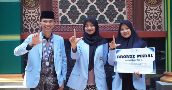 SYAHRI, NANA, ISTIQOMAH MEDALI PERUNGGU LKTI