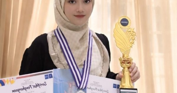 PAI ANGELITA JUARA 3 CIPTA PUISI