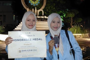 PAI Arifatul Mufitda & Era Auliatul Faiza Honorable Medal