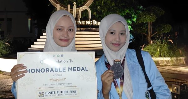 PAI Arifatul Mufitda & Era Auliatul Faiza Honorable Medal